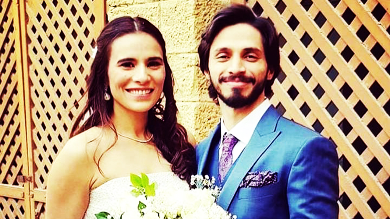 Zoe Viccaji is a well-known Pakistani artist who initially launched her career as a singer in 2009.